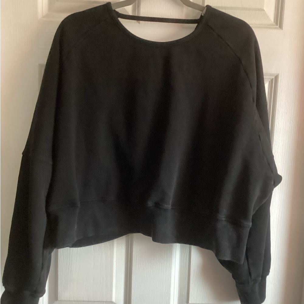 Lulu's Black Cropped Crewneck Sweatshirt